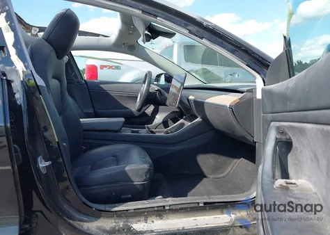 2018 Tesla Model 3 Long Range/Performance z USA, uszkodzony, nr VIN 5YJ3E1EB0JF184387